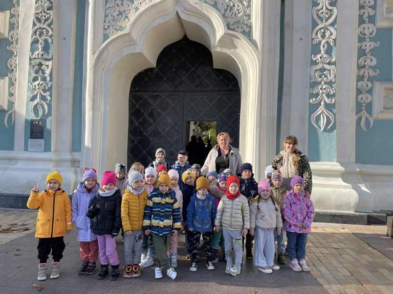 У рамках програми «Дні європейської спадщини» Ради Європи вихованці старших груп ЗДО “Малятко” відвідали пам’ятку української архітектури та одну з найголовніших святинь Східної Європи, історичний центр Київської митрополії – собор святої Софії у місті Києві.