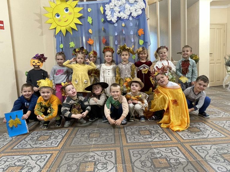 Осінній показ костюмів