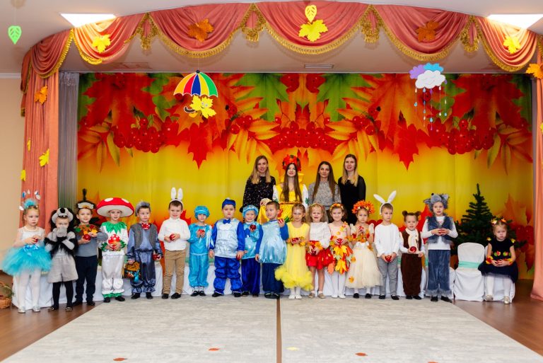  У ЗДО «Малятко» пройшли свята осені у всіх вікових групах.