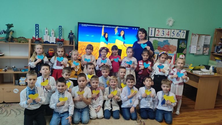 До Дня державного прапора